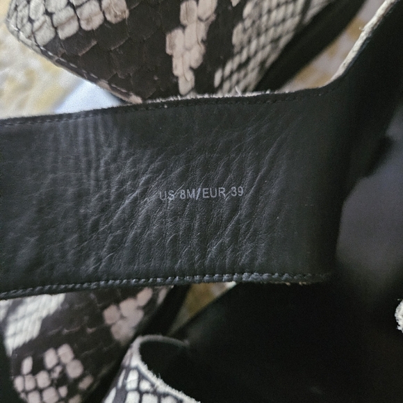 Vince Salina Python Print Sandals Size 8 - Picture 8 of 11